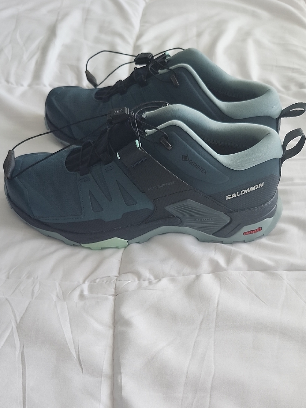 Salomon Women's Trail Shoes in Teal and Light Green
